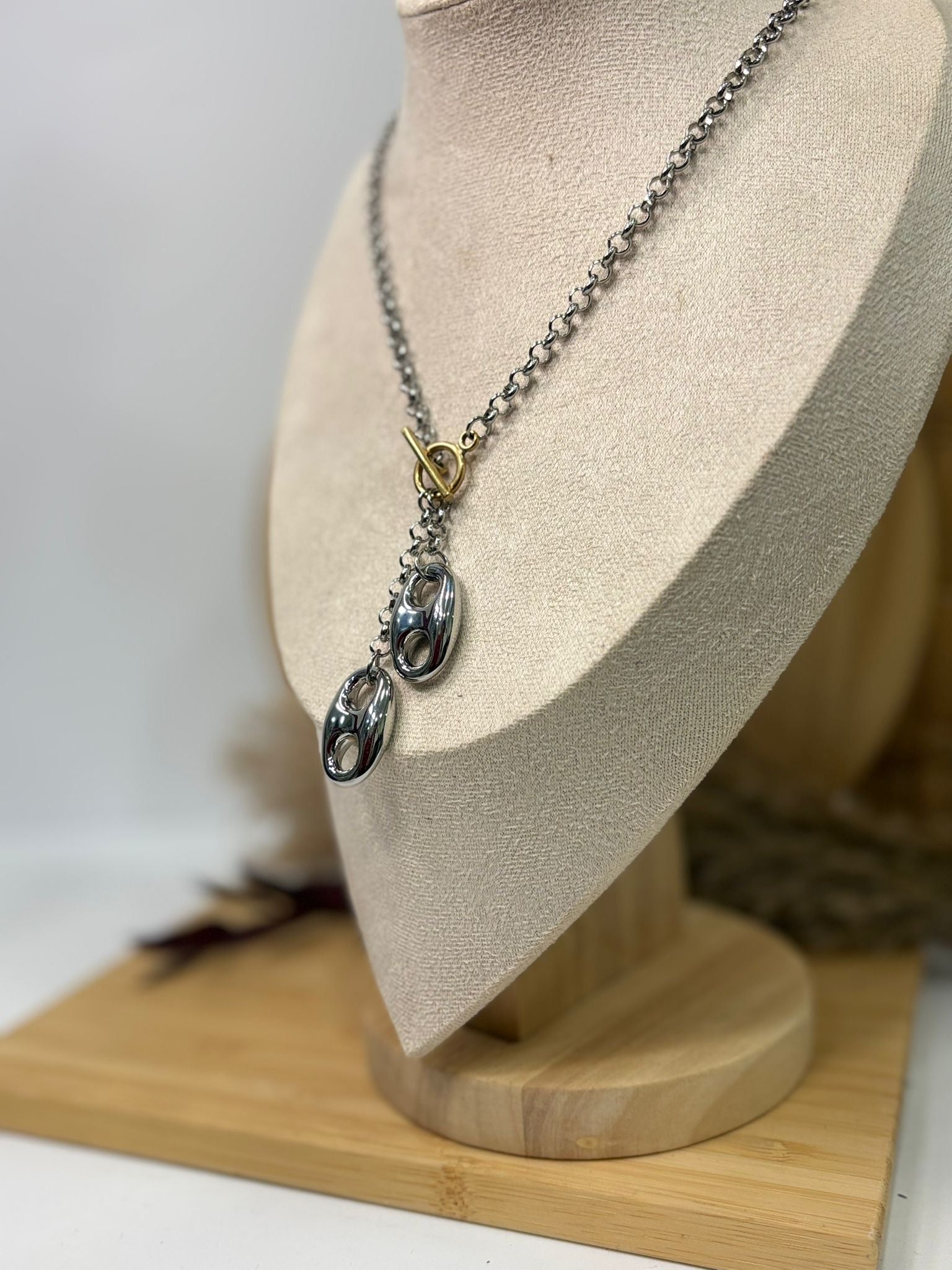 Bianca collar
