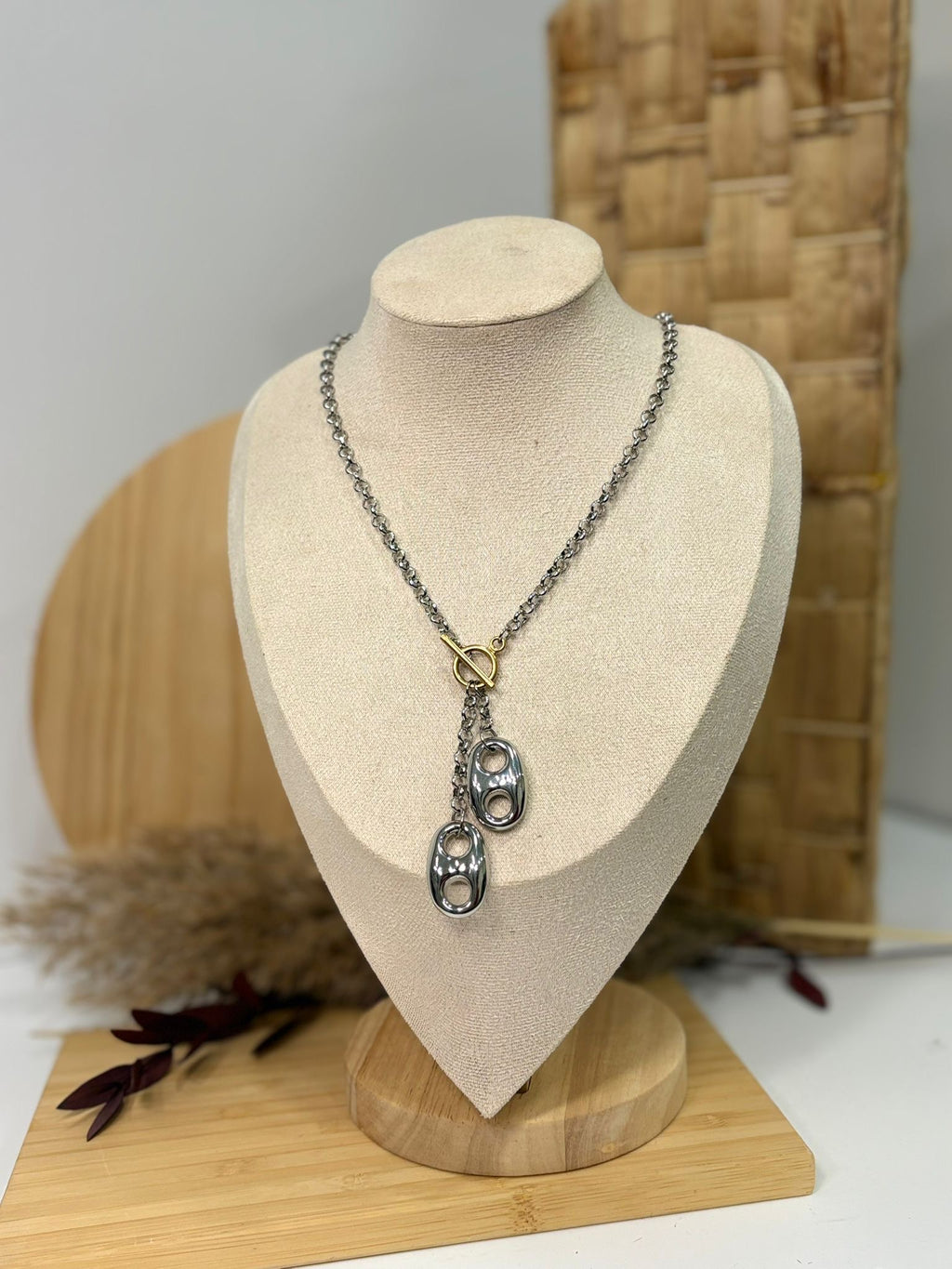 Bianca collar